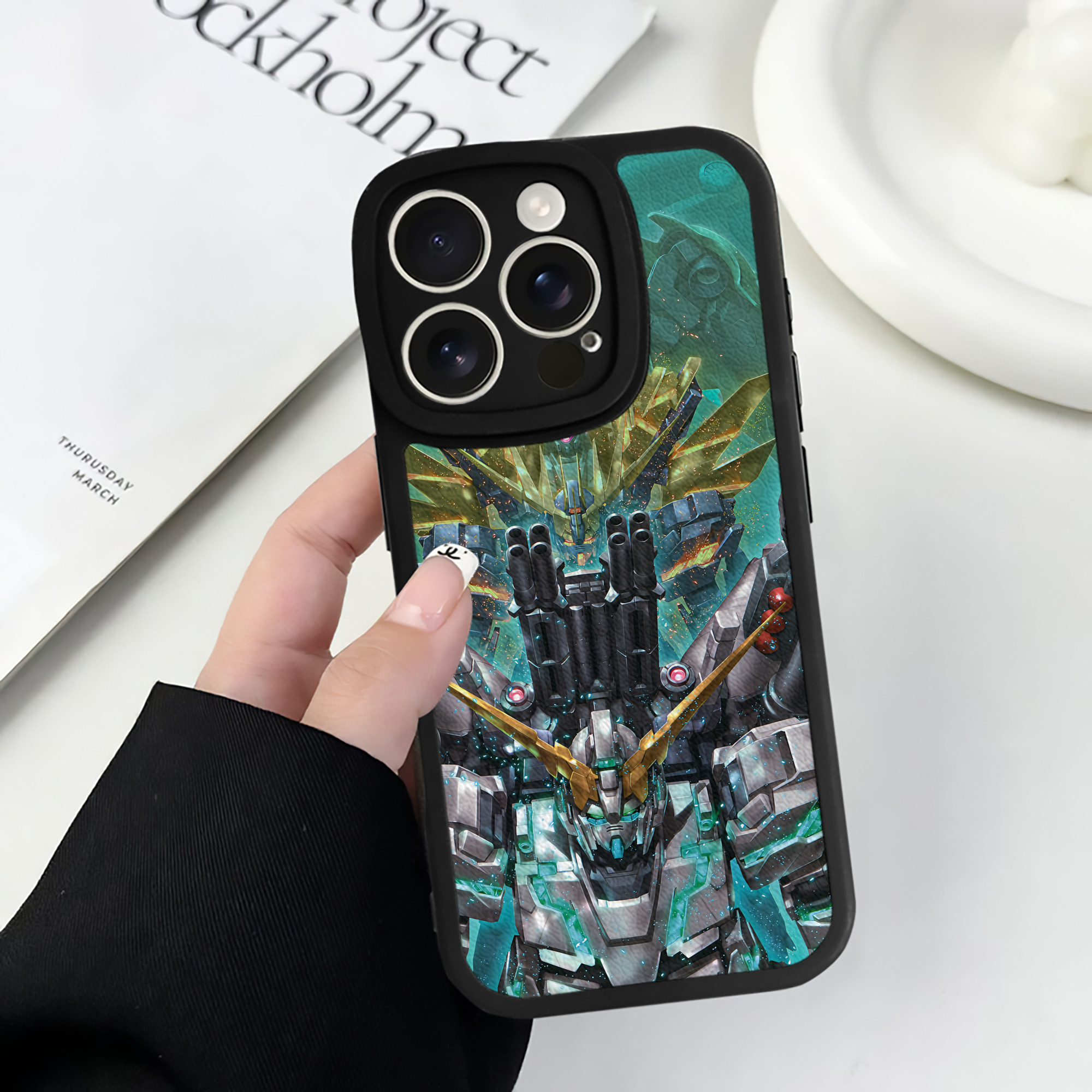 （画像用） 機動戦士ガンダム Mobile Suit Gundam 【iPhone 16シリーズ対応】シリコンスマホケース（レザー調） 材質：シリコン